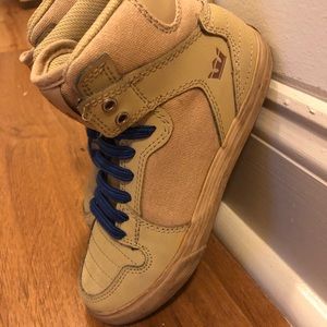 US13 Tan Supras